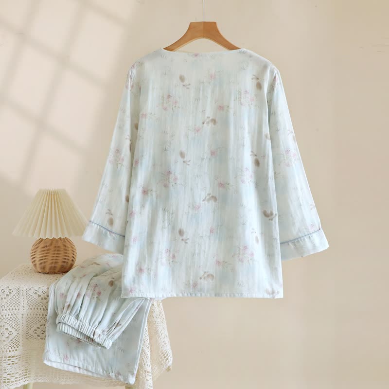 Elegantes Pyjama-Set aus Baumwollgaze mit Hasen- und Blumenmuster - image 2