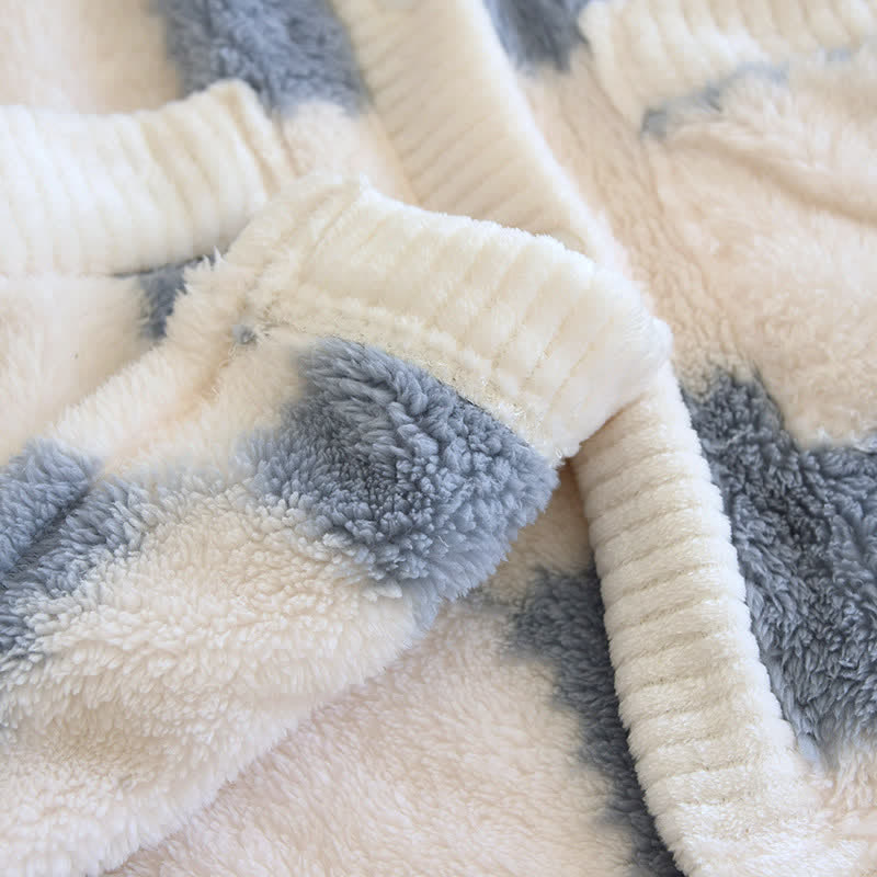 Weiches, flauschiges Pyjama-Set mit Schachbrettmuster und V-Ausschnitt