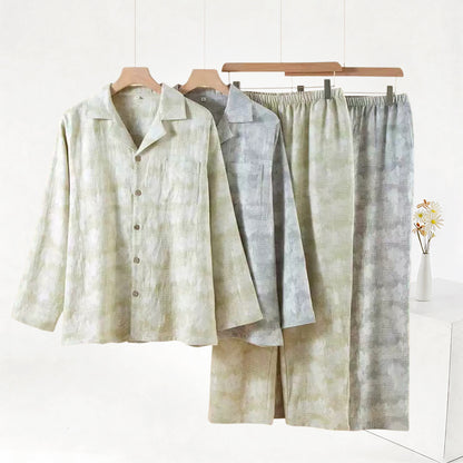 Loungewear-Set mit hellem Blumenmuster und dezentem Vichy-Karo und Knöpfen - image 0