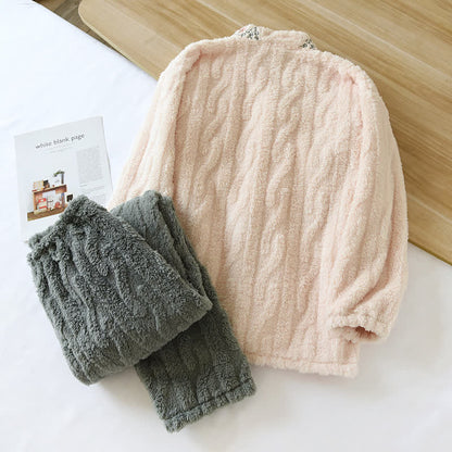 Pyjama-Set aus weichem Fleece mit Retro-Stickerei