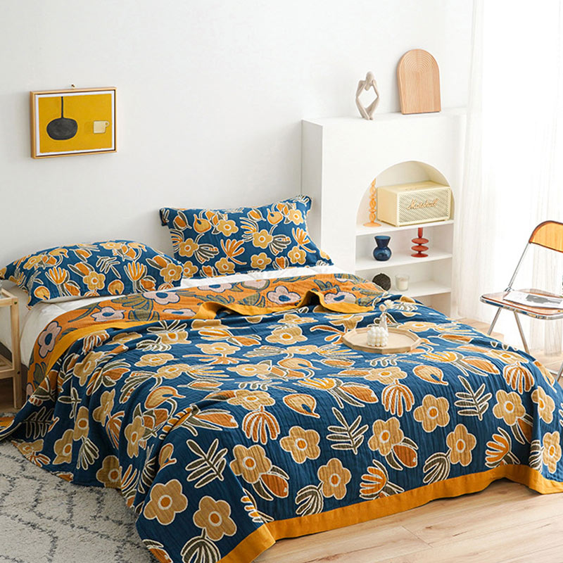 Doppelseitige Steppdecke aus Baumwolle mit Blumenmuster
