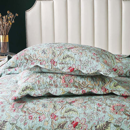 Vintage-Blumensteppdecke mit Kissenbezügen