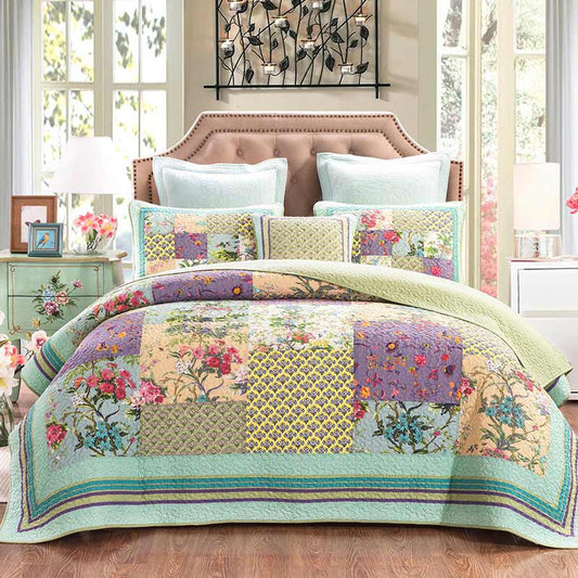 Boho Patchwork-Steppdecke mit Blumenmuster und Kissenbezügen