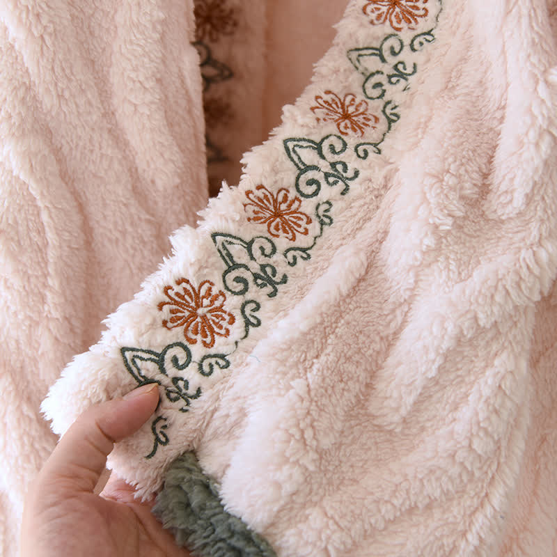 Warmer Fleece-Schal mit Retro-Stickerei