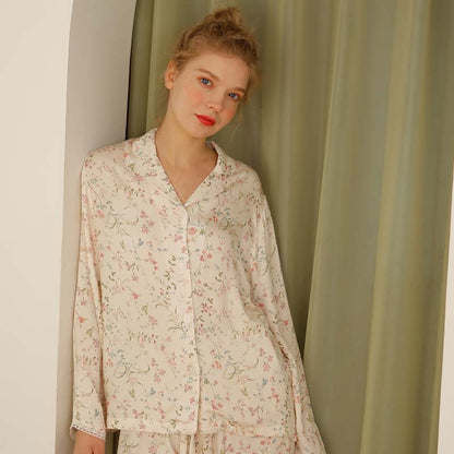 Ownkoti – Loungewear aus Satin mit Blumenmuster und V-Ausschnitt und langen Ärmeln