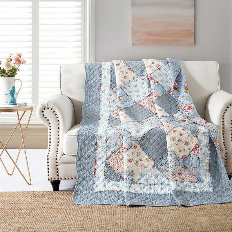 Weiche Steppdecke aus reiner Baumwolle im pastoralen Patchwork-Stil