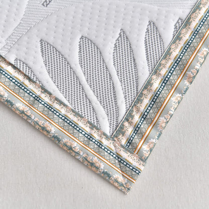 Atmungsaktive Handtuchdecke mit Jacquard-Blattmuster