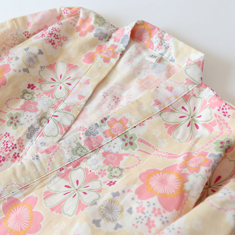 Loungewear-Set aus Baumwollgaze mit Kimono und Blumenmuster