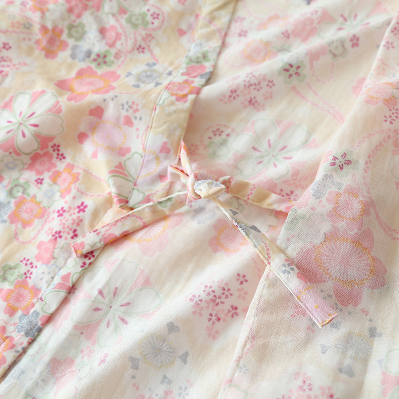 Loungewear-Set aus Baumwollgaze mit Kimono und Blumenmuster