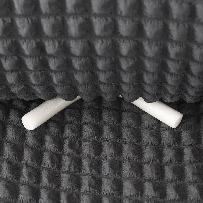 Elastischer Sofabezug mit Rüschen im schlichten Stil