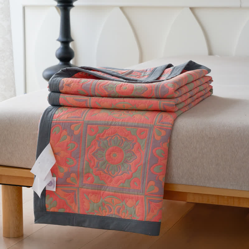 Luxuriöse Steppdecke aus Baumwollgaze mit Jacquard-Blumenmuster