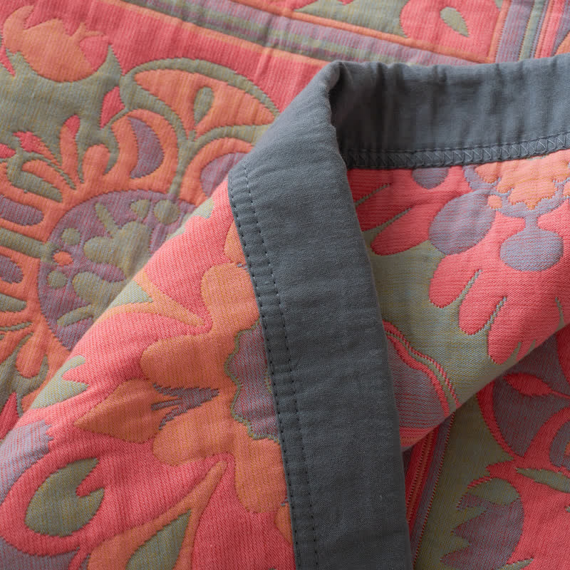 Luxuriöse Steppdecke aus Baumwollgaze mit Jacquard-Blumenmuster