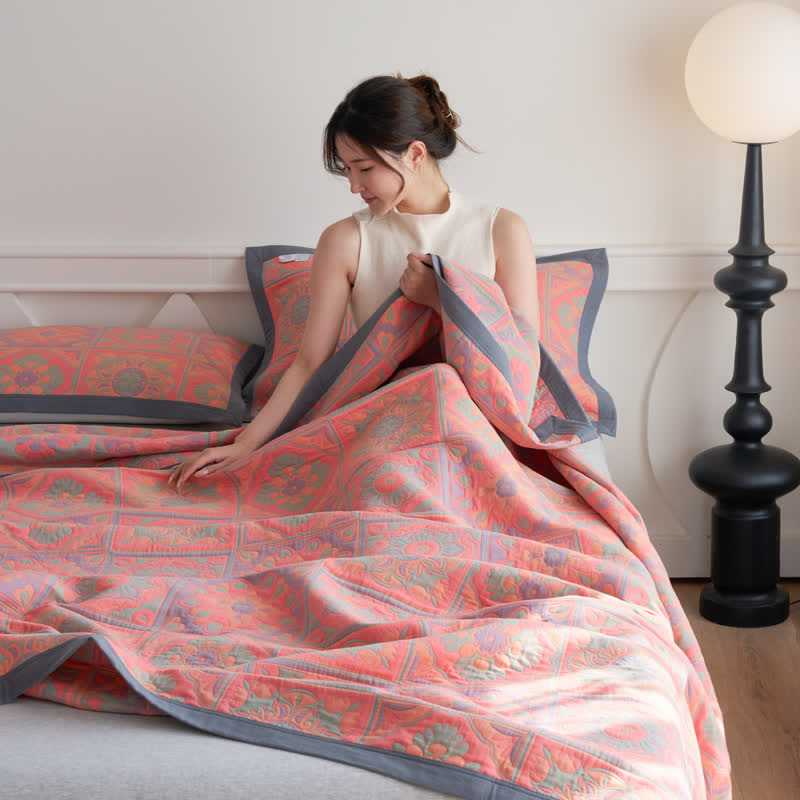 Luxuriöse Steppdecke aus Baumwollgaze mit Jacquard-Blumenmuster