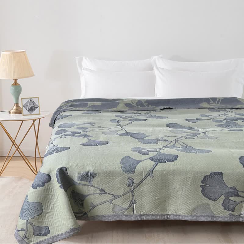 Wendbare Steppdecke aus Baumwollgaze mit Ginkgoblatt-Motiv - image 1