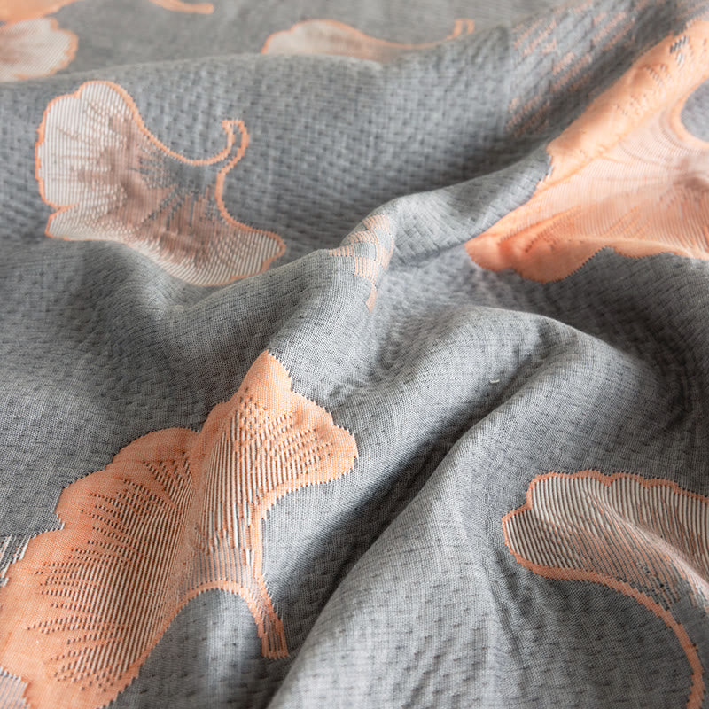 Dreilagige Baumwollsteppdecke mit Ginkgoblatt-Jacquardmuster