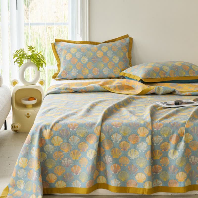 Leichte Steppdecke aus Baumwollgaze mit bunten Muscheln