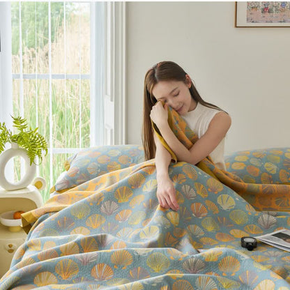 Leichte Steppdecke aus Baumwollgaze mit bunten Muscheln