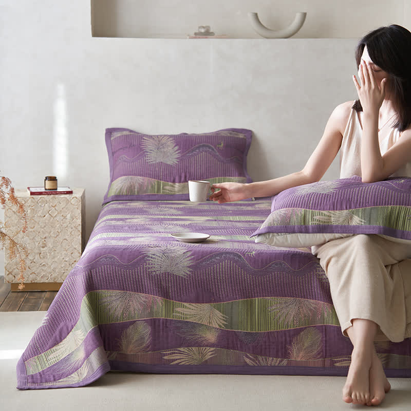 Bequeme Steppdecke mit doppellagiger Gaze und Retro-Blattmuster