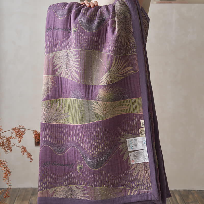 Bequeme Steppdecke mit doppellagiger Gaze und Retro-Blattmuster