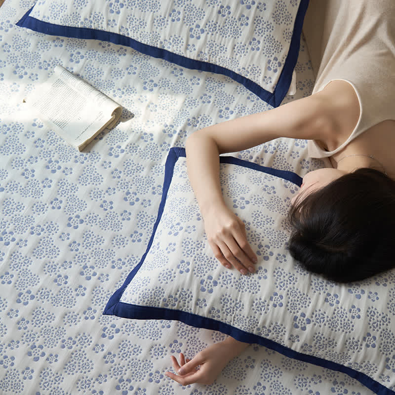 Doppellagige, neutrale, bequeme Steppdecke aus Gaze