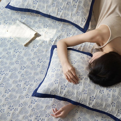 Doppellagige, neutrale, bequeme Steppdecke aus Gaze