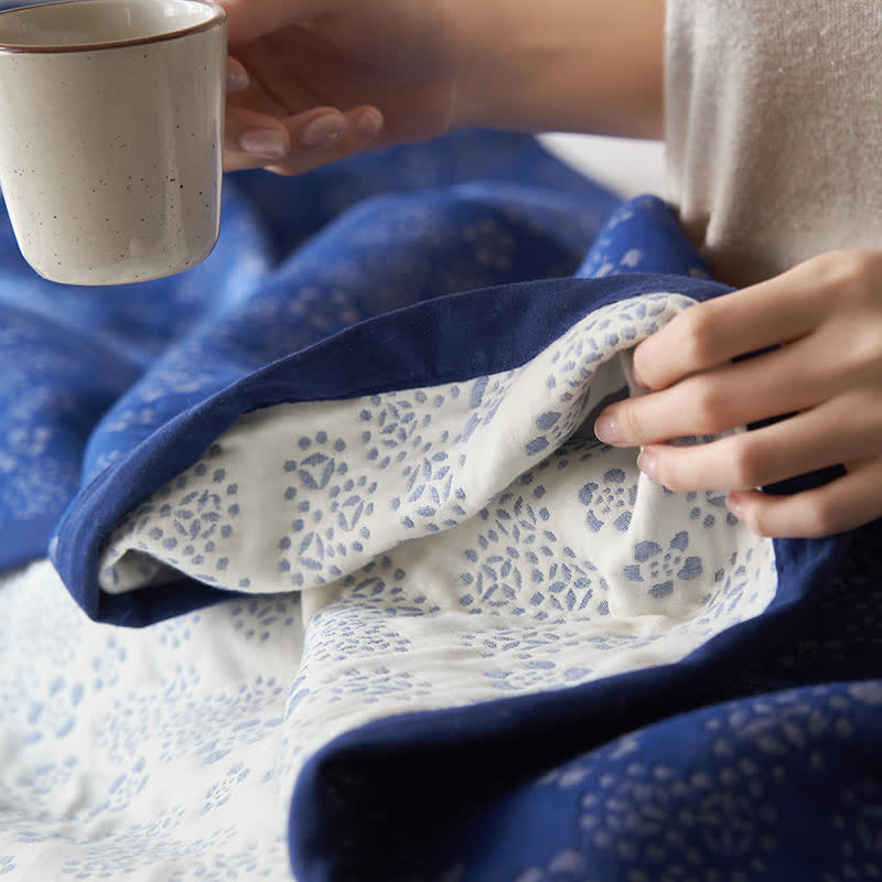 Doppellagige, neutrale, bequeme Steppdecke aus Gaze