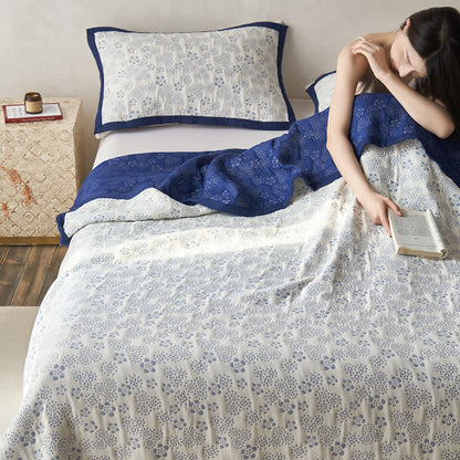 Doppellagige, neutrale, bequeme Steppdecke aus Gaze