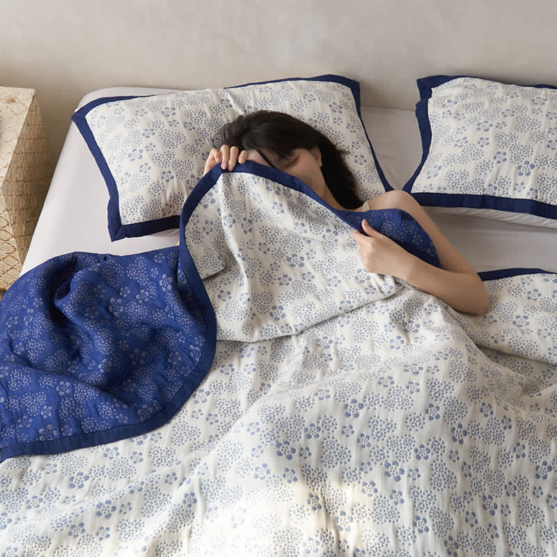 Doppellagige, neutrale, bequeme Steppdecke aus Gaze