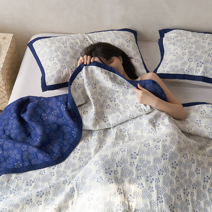 Doppellagige, neutrale, bequeme Steppdecke aus Gaze