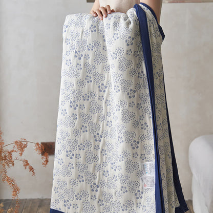 Doppellagige, neutrale, bequeme Steppdecke aus Gaze