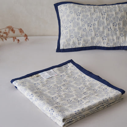 Doppellagige, neutrale, bequeme Steppdecke aus Gaze