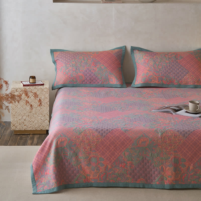 Steppdecke im Retro-Stil mit Blumenmuster aus Baumwollgaze