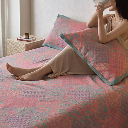 Steppdecke im Retro-Stil mit Blumenmuster aus Baumwollgaze