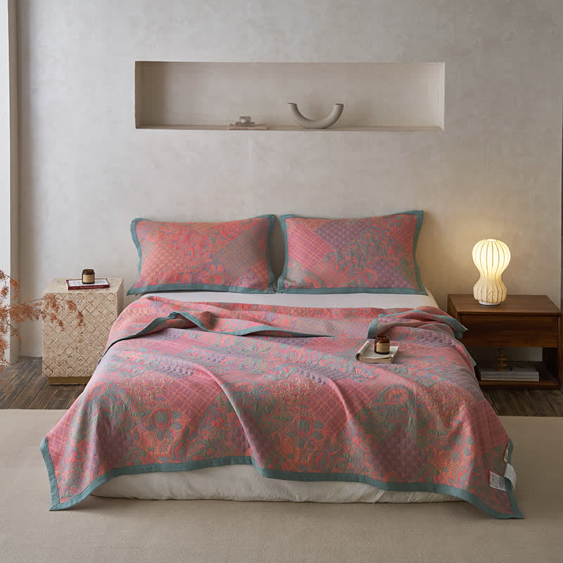 Steppdecke im Retro-Stil mit Blumenmuster aus Baumwollgaze
