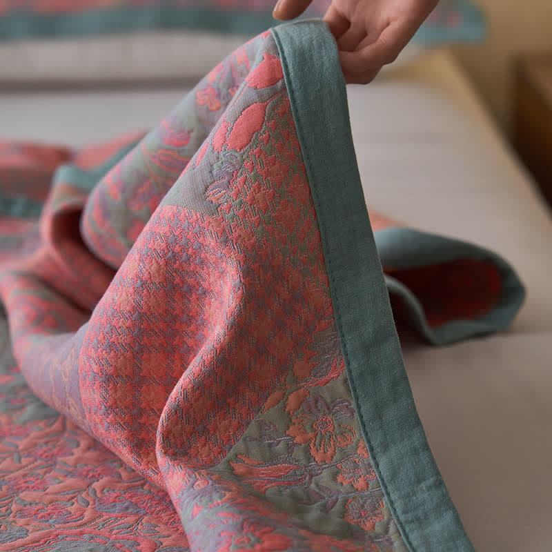 Steppdecke im Retro-Stil mit Blumenmuster aus Baumwollgaze