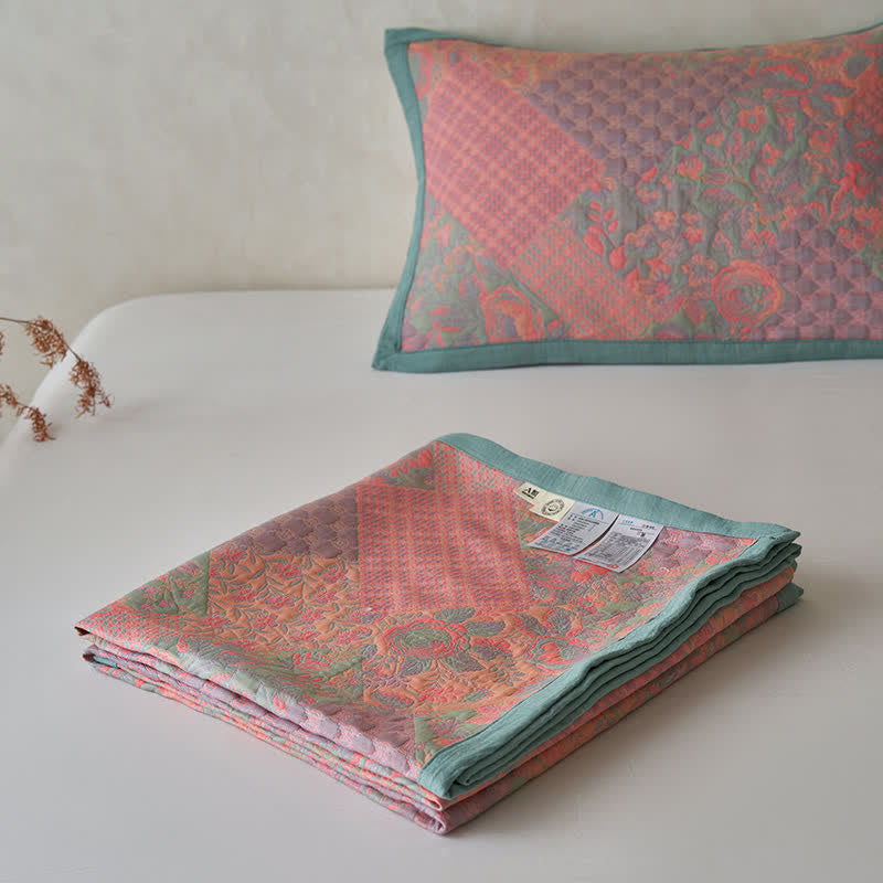 Steppdecke im Retro-Stil mit Blumenmuster aus Baumwollgaze