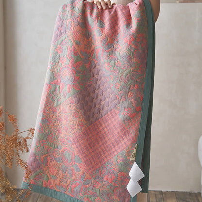 Steppdecke im Retro-Stil mit Blumenmuster aus Baumwollgaze