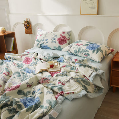 Luxuriöse, weiche Steppdecke aus Baumwollgaze mit Pfingstrosenmotiv