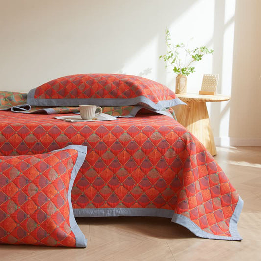 Elegante Steppdecke aus Baumwollgaze mit Pfauenschwanz