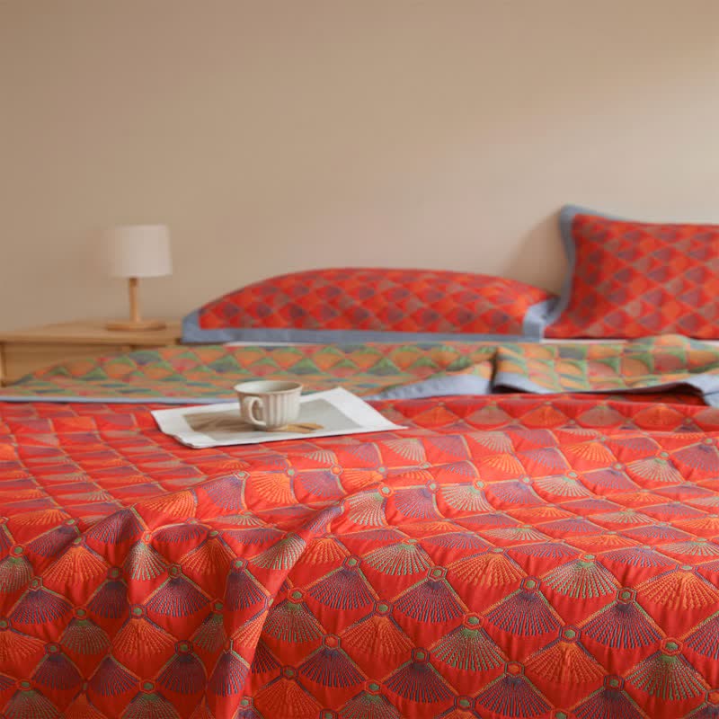 Elegante Steppdecke aus Baumwollgaze mit Pfauenschwanz