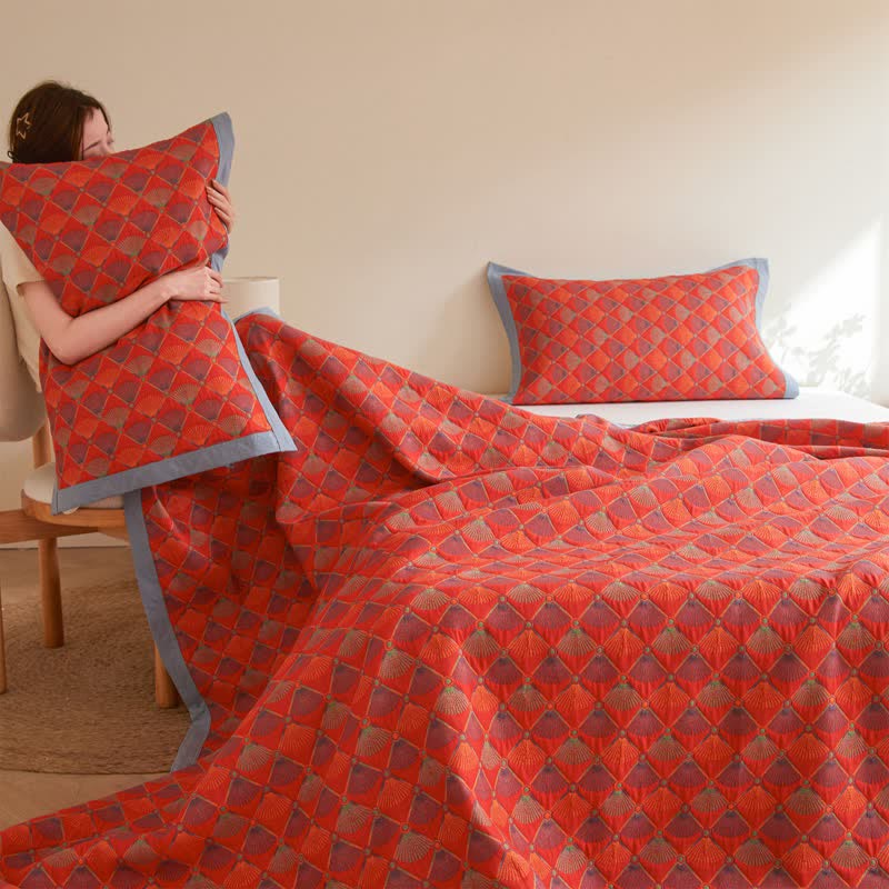 Elegante Steppdecke aus Baumwollgaze mit Pfauenschwanz