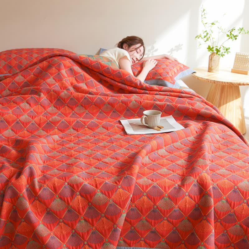 Elegante Steppdecke aus Baumwollgaze mit Pfauenschwanz