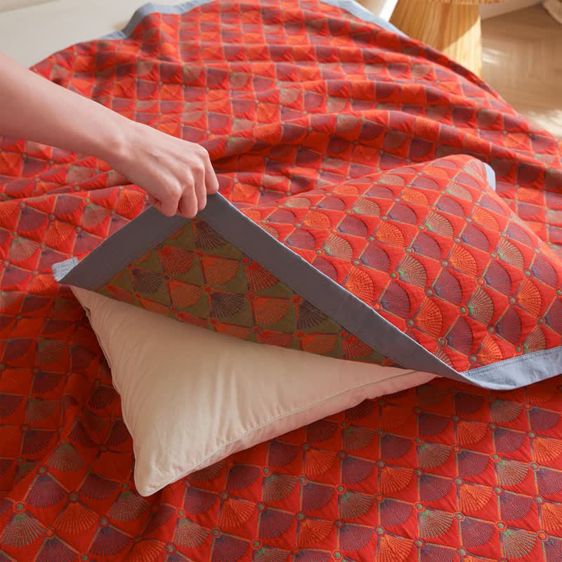 Elegante Steppdecke aus Baumwollgaze mit Pfauenschwanz