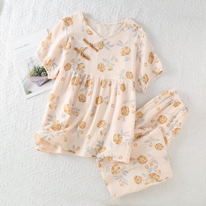 Rustikales Pyjama-Set aus Baumwollgaze mit Rosenmuster