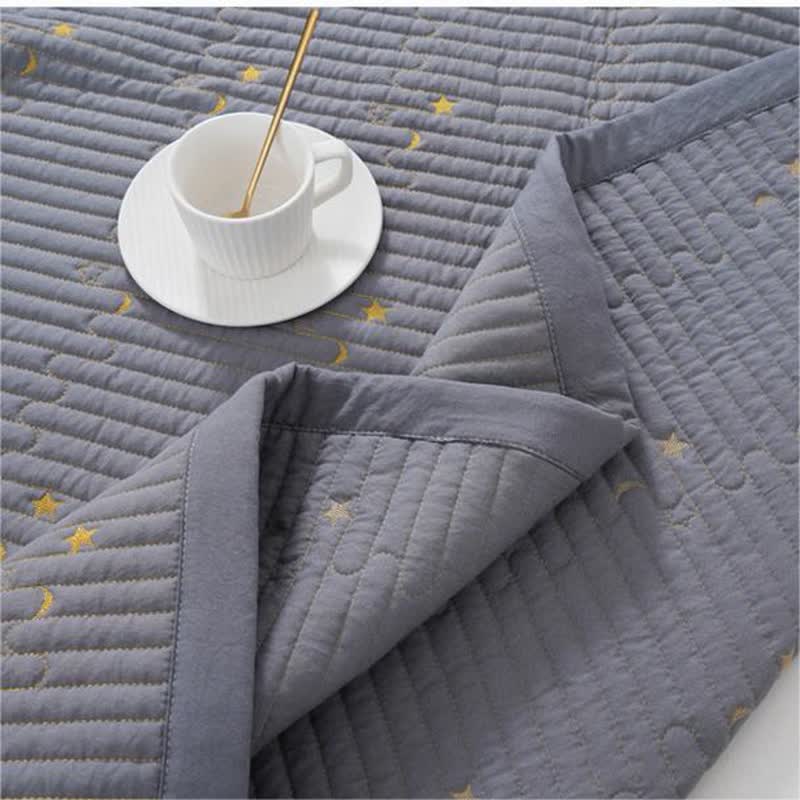 Süße leichte Sommerdecke mit Mond und Sternen