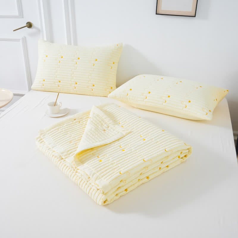 Süße leichte Sommerdecke mit Mond und Sternen