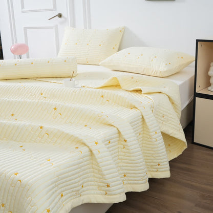 Süße leichte Sommerdecke mit Mond und Sternen