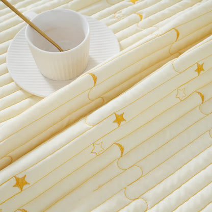 Süße leichte Sommerdecke mit Mond und Sternen