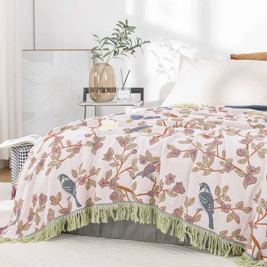 Steppdecke mit Blumen- und Vogelquasten aus Baumwollgaze