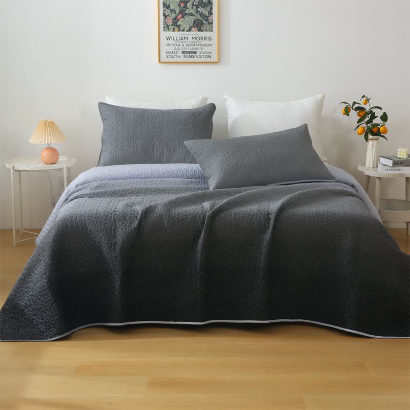 Weiche Steppdecke aus reiner Baumwolle im schlichten Stil